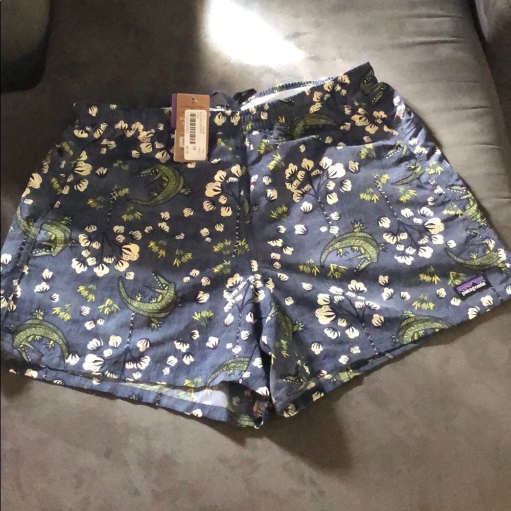 NWT Sold Out Pattern Patagonia Baggie Short!